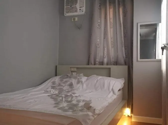 アパートホテル Hotzone Ritz Cluster Chateau Elysee マニラ市